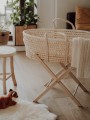 Stojak Smart naturalny do kosza mojżesza w salonie
